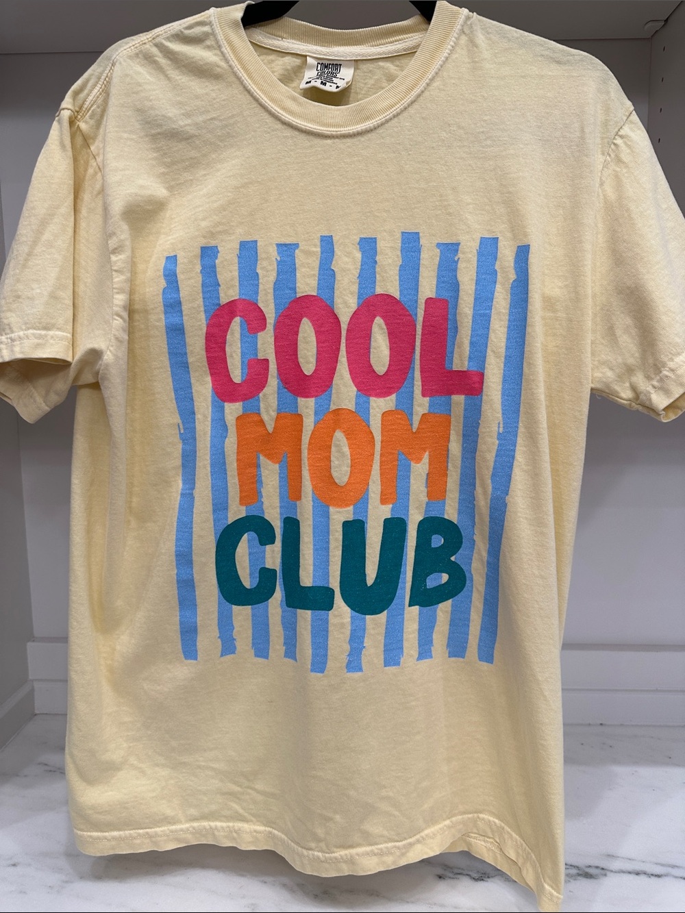 Comfort Colors medium Cool Mom Club Graphic Tee - Yellow. Like new